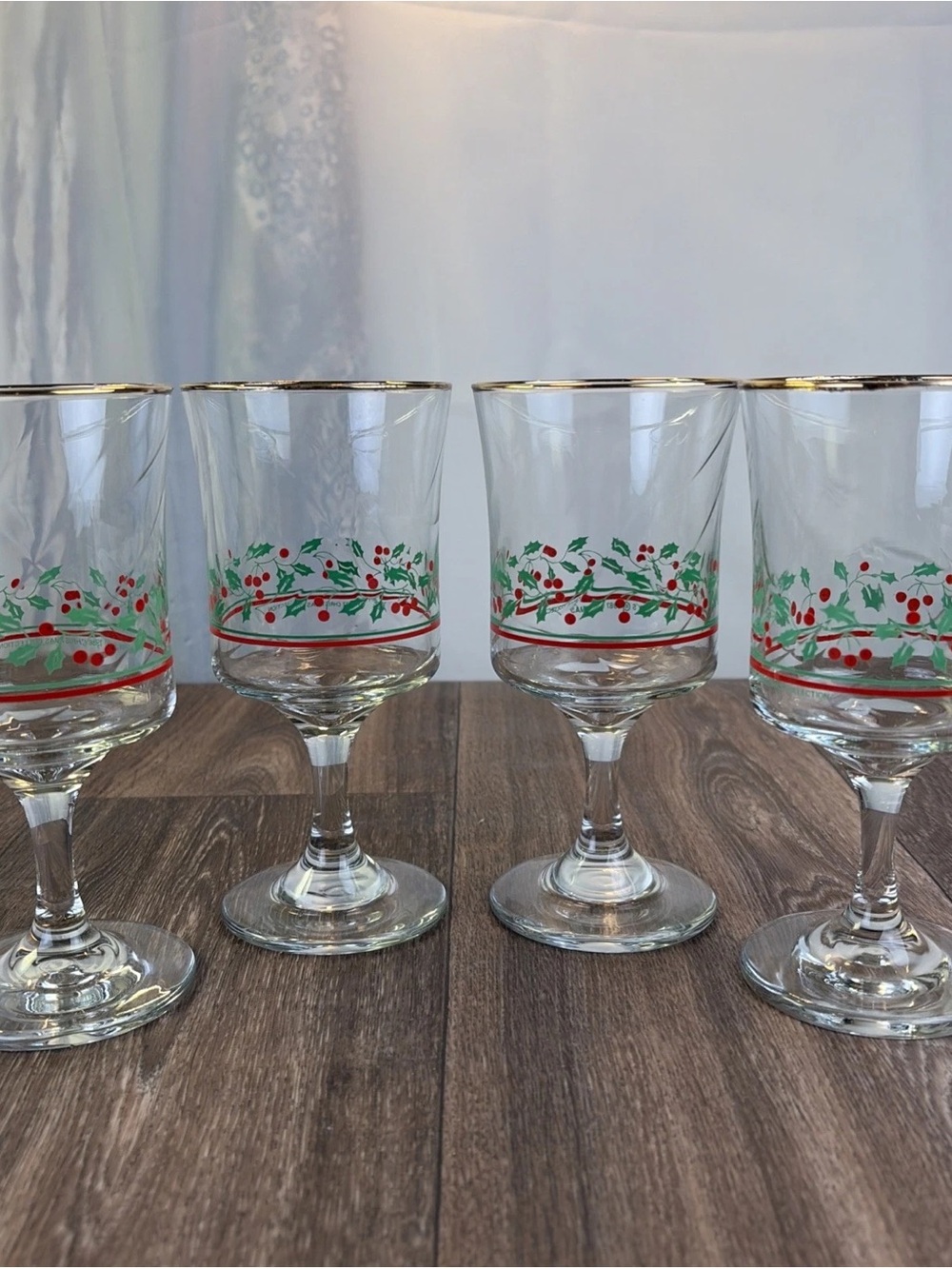 Set of 4 Arby's 1986 Christmas Glass Set Holly Berry Stemmed Goblets Glasses